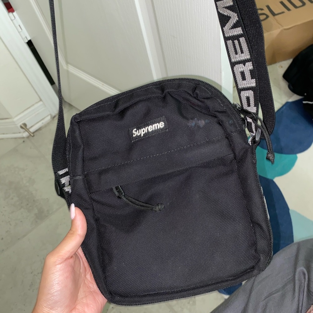 Supreme Shoulder Bag (SS18) - Picture 2 of 5